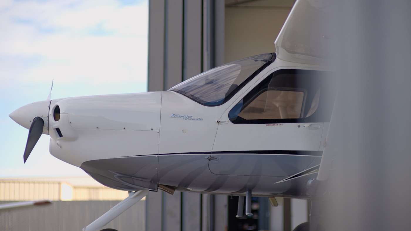 Aeronave no hangar